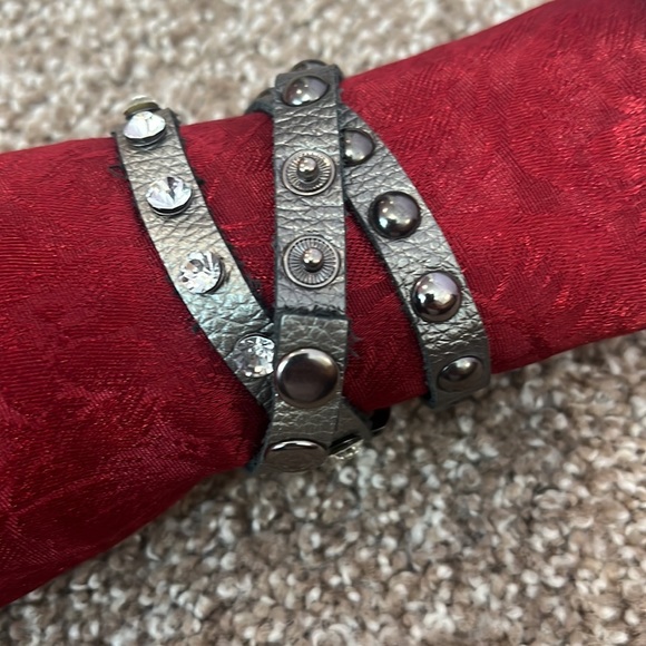 Geneva Platinum wrap around leather & rhinestone watch Japan movement - Picture 3 of 9